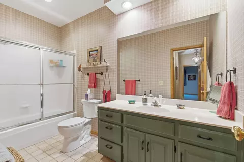 Bath - 4616 S Holland Ave, Springfield, MO 65810 photo 5 of 6