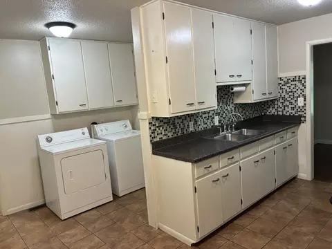 1433 S Barnes Ave, Springfield, MO 65804 photo 9