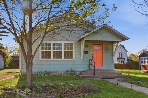 417 S Park Ave, Aurora, MO 65605