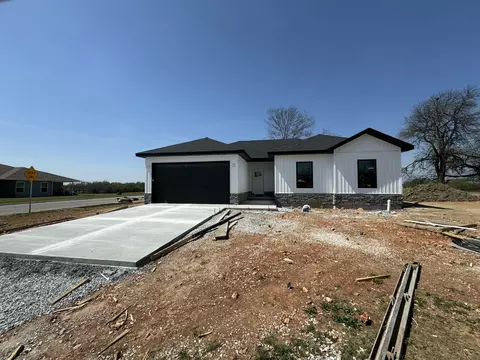 35 Whitley Ln, Monett, MO 65708