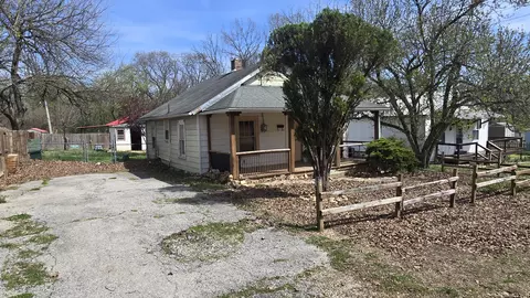 1244 Columbus St, West Plains, MO 65775