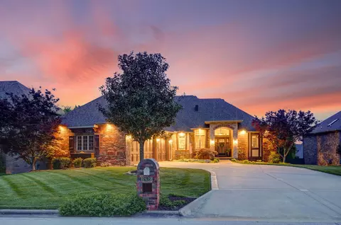 2822 E Woodford St, Springfield, MO 65804