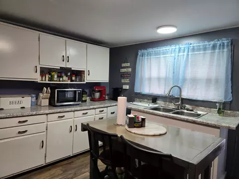 Kitchen - 802 S Oak Ave, Aurora, MO 65605 photo 1 of 3