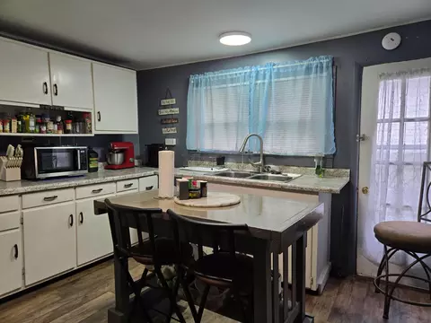 Kitchen - 802 S Oak Ave, Aurora, MO 65605 photo 2 of 3