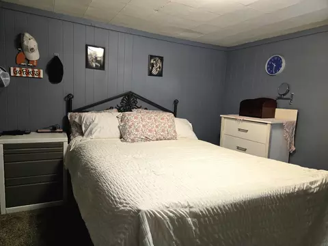 Bedroom - 802 S Oak Ave, Aurora, MO 65605 photo 1 of 5