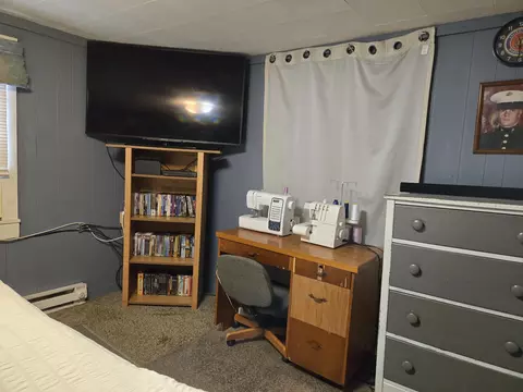 Bedroom - 802 S Oak Ave, Aurora, MO 65605 photo 2 of 5