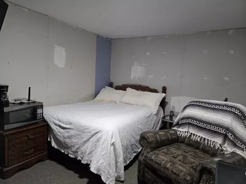 Bedroom - 802 S Oak Ave, Aurora, MO 65605 photo 5 of 5
