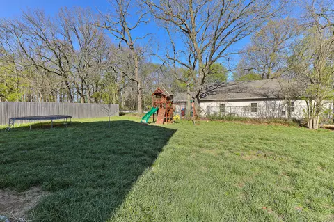 Exterior - 1145 E Manitou Ct, Nixa, MO 65714 photo 6 of 7