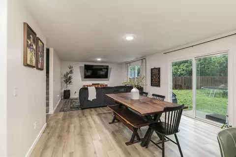 Dining - 1145 E Manitou Ct, Nixa, MO 65714 photo 4 of 5