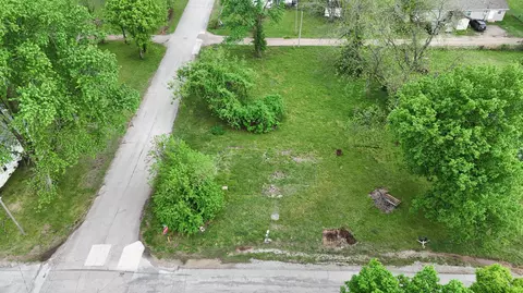 102 W Cofield St, Aurora, MO 65605