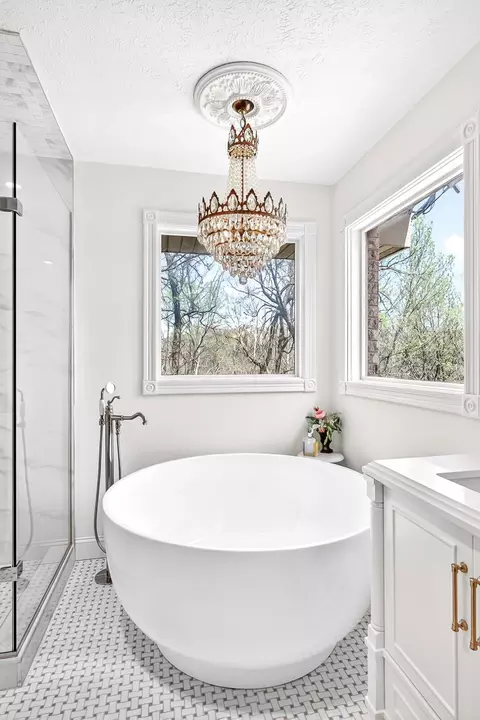 Bath - 775 E 505th Rd, Aldrich, MO 65601 photo 5 of 8