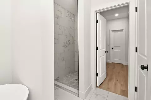 Entry Way - 2014 E Jay St, Ozark, MO 65721 photo 2 of 4