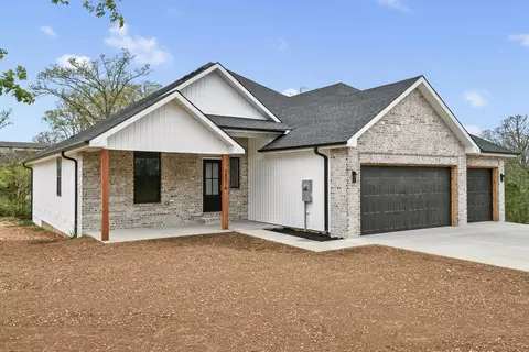 Exterior - 2014 E Jay St, Ozark, MO 65721 photo 4 of 10