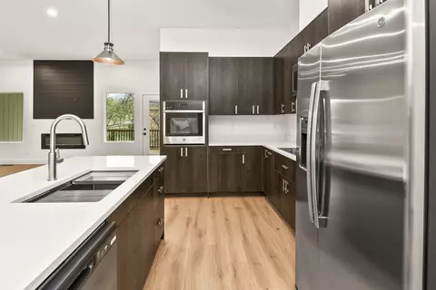 Kitchen - 2014 E Jay St, Ozark, MO 65721 photo 3 of 7