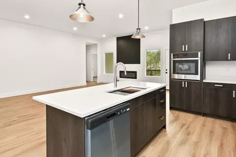Kitchen - 2014 E Jay St, Ozark, MO 65721 photo 4 of 7