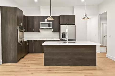 Kitchen - 2014 E Jay St, Ozark, MO 65721 photo 7 of 7