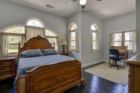 Bedroom - 27302 Cimarron Dr, Eagle Rock, MO 65641 photo 9 of 12