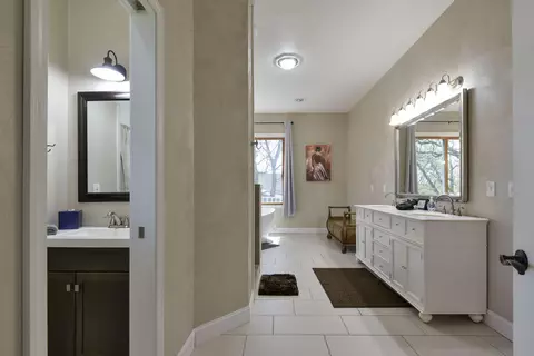 Entry Way - 27302 Cimarron Dr, Eagle Rock, MO 65641 photo 7 of 8