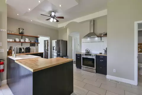 Kitchen - 27302 Cimarron Dr, Eagle Rock, MO 65641 photo 2 of 3