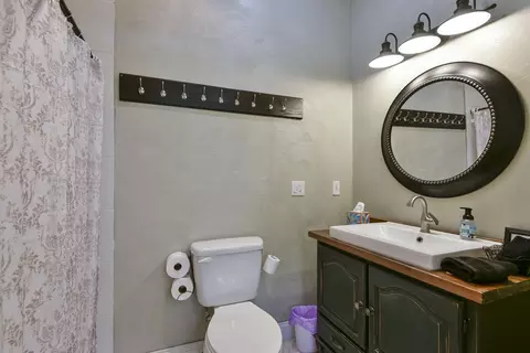 Bath - 27302 Cimarron Dr, Eagle Rock, MO 65641 photo 5 of 10