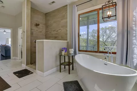 Bath - 27302 Cimarron Dr, Eagle Rock, MO 65641 photo 2 of 10