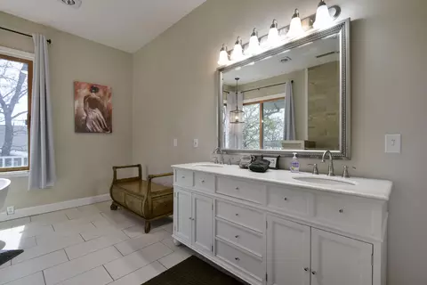 Bath - 27302 Cimarron Dr, Eagle Rock, MO 65641 photo 1 of 10