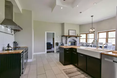 Kitchen - 27302 Cimarron Dr, Eagle Rock, MO 65641 photo 1 of 3