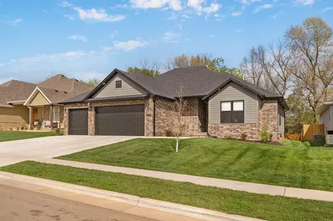 Exterior - 4898 S Sycamore Ave, Springfield, MO 65810 photo 3 of 10