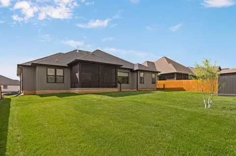 Exterior - 4898 S Sycamore Ave, Springfield, MO 65810 photo 9 of 10