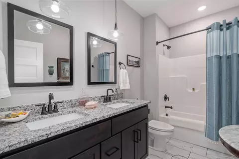 Bath - 4898 S Sycamore Ave, Springfield, MO 65810 photo 2 of 2