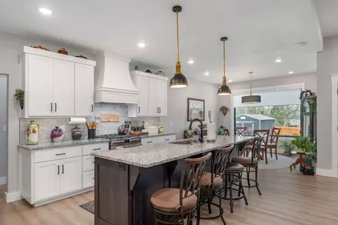 Kitchen - 4898 S Sycamore Ave, Springfield, MO 65810 photo 4 of 5