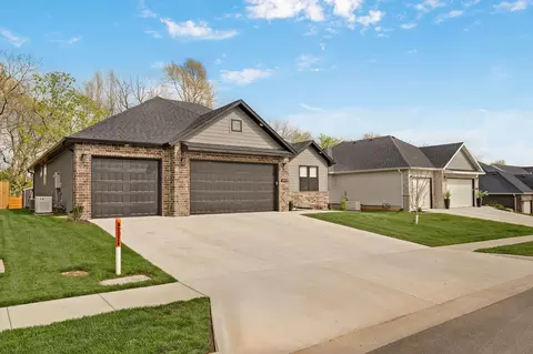 Exterior - 4898 S Sycamore Ave, Springfield, MO 65810 photo 2 of 10