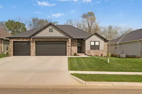 4898 S Sycamore Ave, Springfield, MO 65810