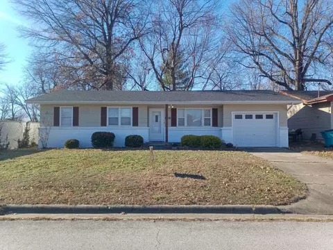 2221 N Crutcher Ave, Springfield, MO 65803