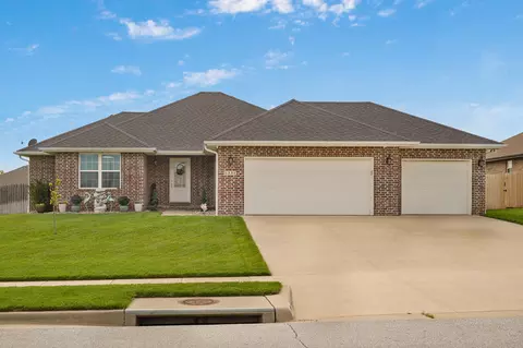 1331 S Strasbourg Ave, Springfield, MO 65802