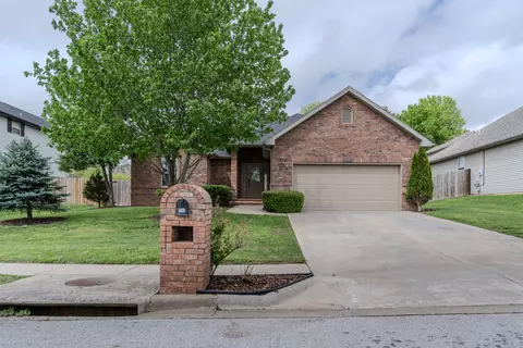 703 Silver Streak Rd, Nixa, MO 65714