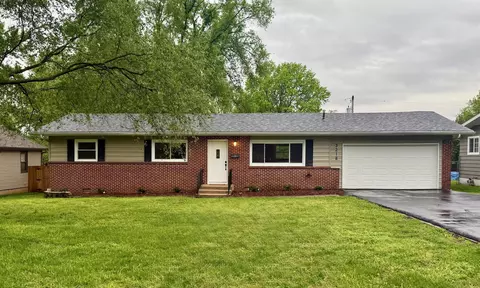3218 W Crestview St, Springfield, MO 65807
