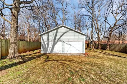 Exterior - 1345 E Walnut St, Springfield, MO 65802 photo 5 of 6