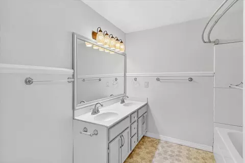 Bath - 1345 E Walnut St, Springfield, MO 65802 photo 3 of 3