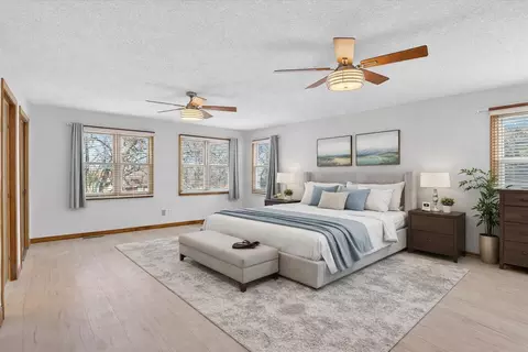Bedroom - 1345 E Walnut St, Springfield, MO 65802 photo 1 of 10
