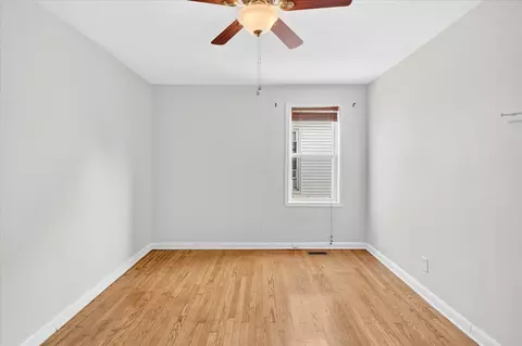 Bedroom - 1345 E Walnut St, Springfield, MO 65802 photo 6 of 10