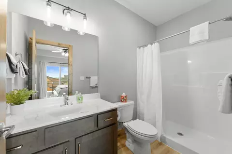 Bath - 127 Summertime Ct, Branson, MO 65616 photo 1 of 4