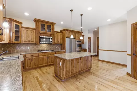 Kitchen - 4202 Buttonwood Dr, Nixa, MO 65714 photo 3 of 4