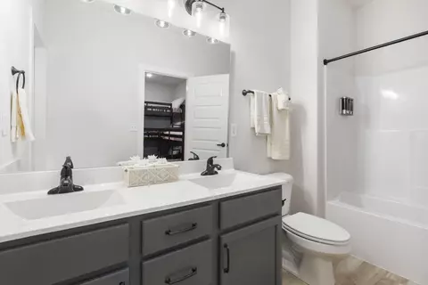 Bath - 10 Shellie Ln, Branson, MO 65616 photo 7 of 9