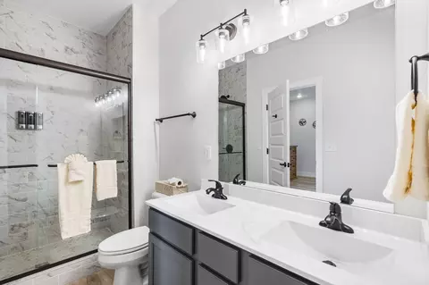 Bath - 10 Shellie Ln, Branson, MO 65616 photo 6 of 9