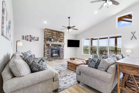 Living - 10 Shellie Ln, Branson, MO 65616 photo 1 of 2