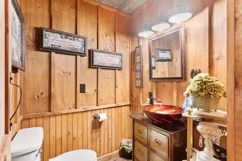Bath - 2907 Moon Valley Rd, Ozark, MO 65721 photo 1 of 5