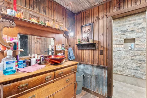 Bath - 2907 Moon Valley Rd, Ozark, MO 65721 photo 3 of 5