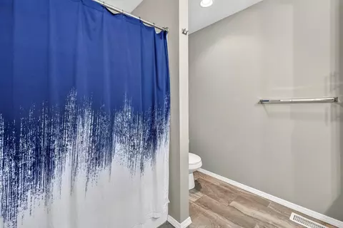 Bath - 188 W Picardy St, Republic, MO 65738 photo 3 of 3
