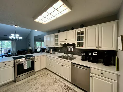 Kitchen - 175 Avondale Dr #14, Branson, MO 65616 photo 1 of 2